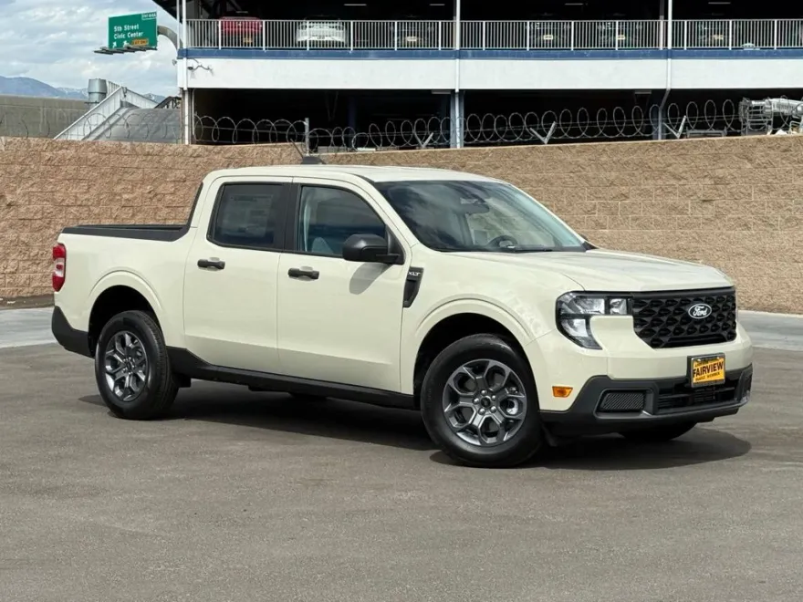 2025 Ford Maverick XLT photo 1