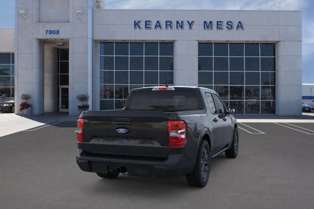 2025 Ford Maverick XLT photo 1