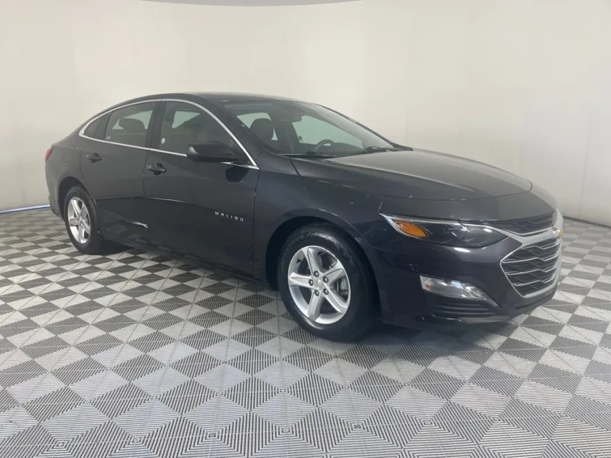 2023 Chevrolet Malibu 1LT photo 1