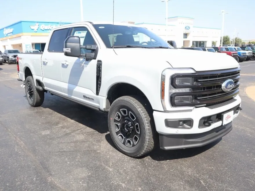2025 Ford F-250 Platinum photo 1