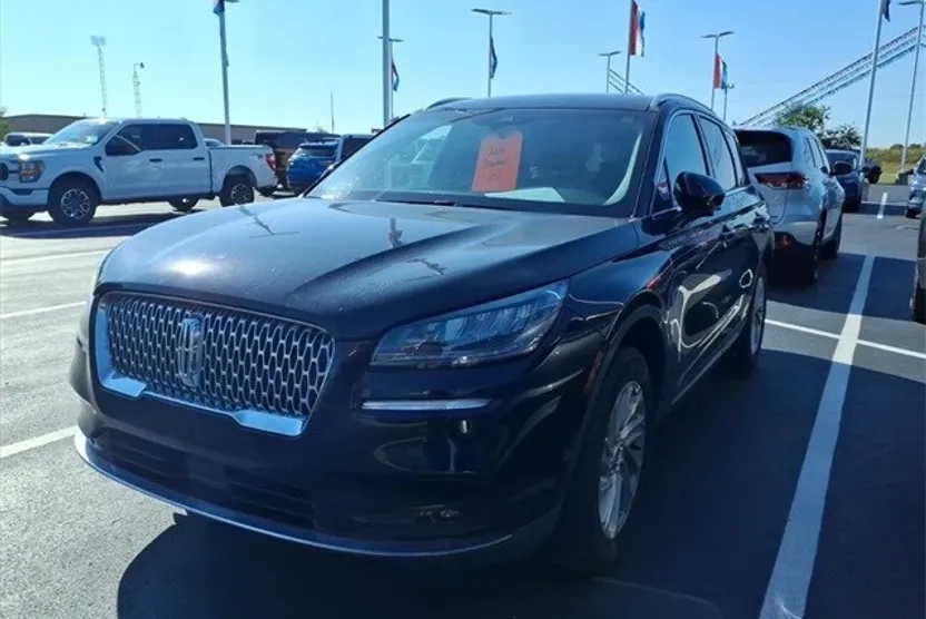 2022 Lincoln Corsair Standard photo 1