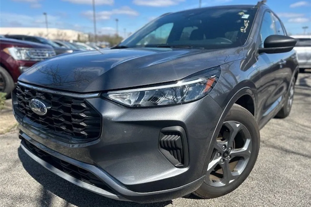 2023 Ford Escape ST-Line photo 1