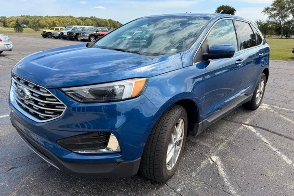 2022 Ford Edge SEL photo 1