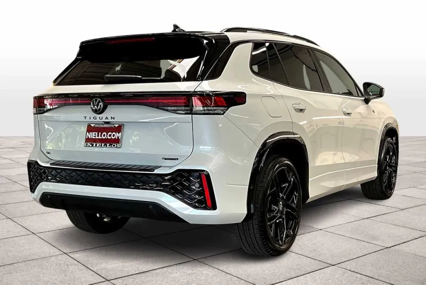 2025 Volkswagen Tiguan SE R-Line Black photo 1