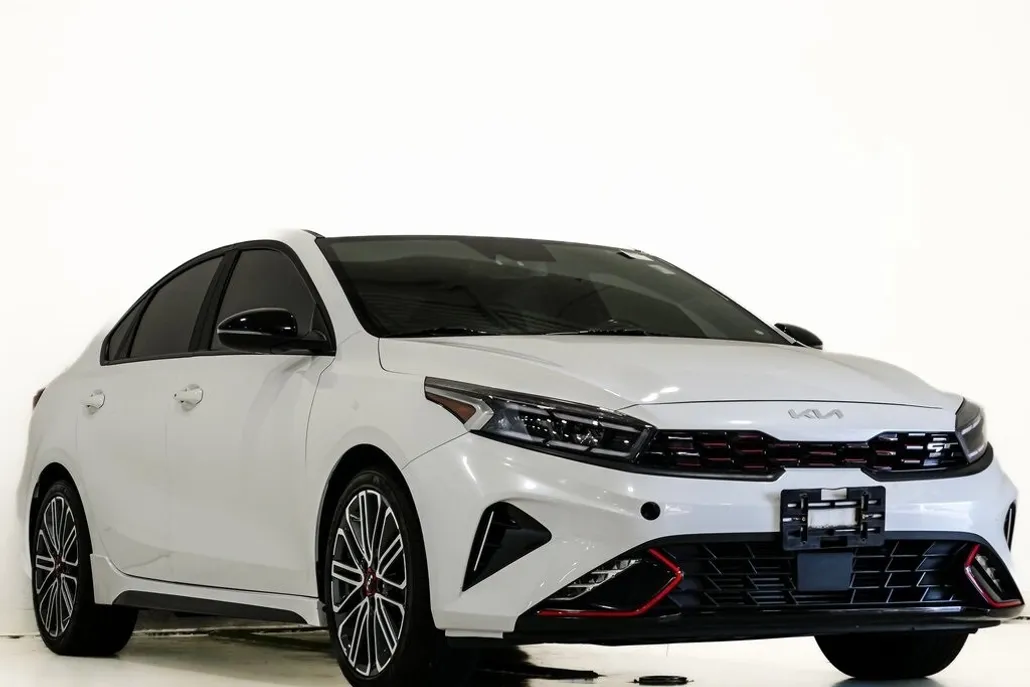 2023 Kia Forte GT photo 1