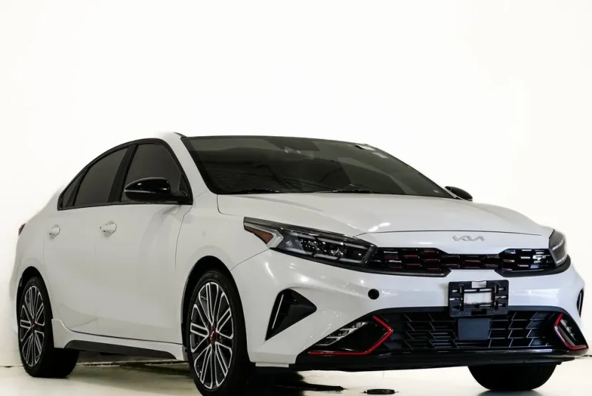 2023 Kia Forte GT photo 1