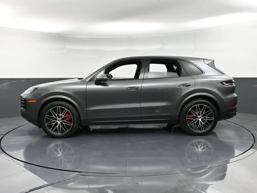 2025 Porsche Cayenne S photo 1