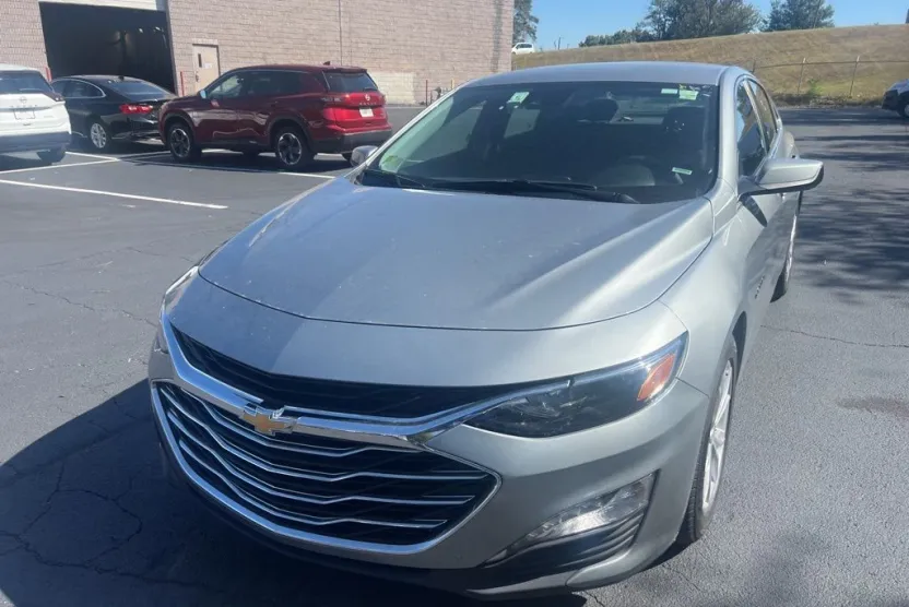 2024 Chevrolet Malibu 1LT photo 1