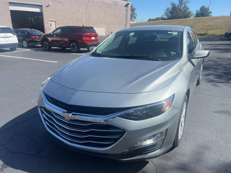 2024 Chevrolet Malibu 1LT photo 1