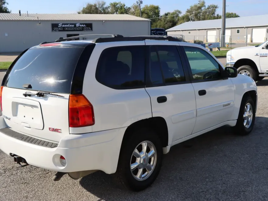 2004 Gmc Envoy SLE photo 1