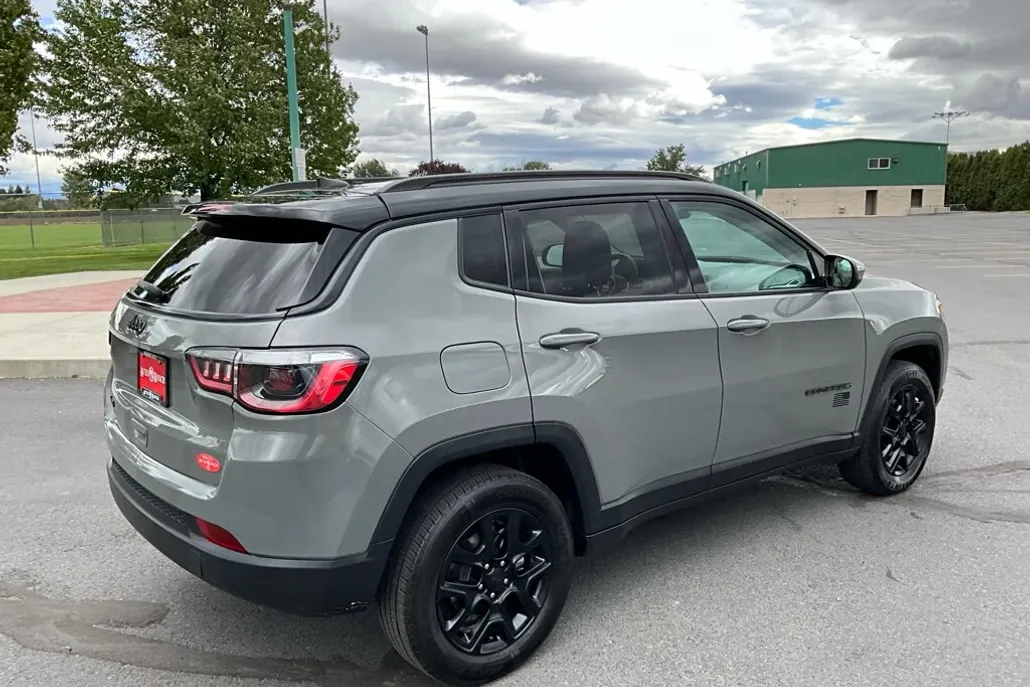 2021 Jeep Compass Sport photo 1