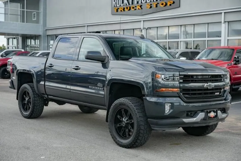 2017 Chevrolet Silverado 1500 LT Z71 photo 1