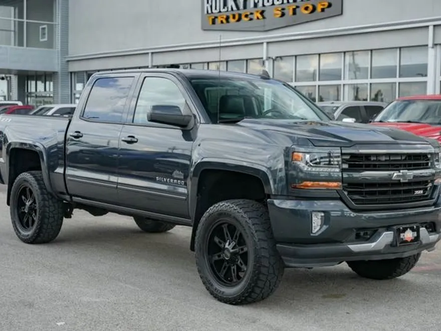 2017 Chevrolet Silverado 1500 LT Z71 photo 1