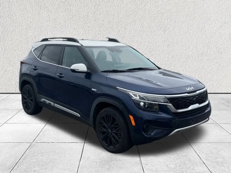 2023 Kia Seltos Nightfall Edition photo 1