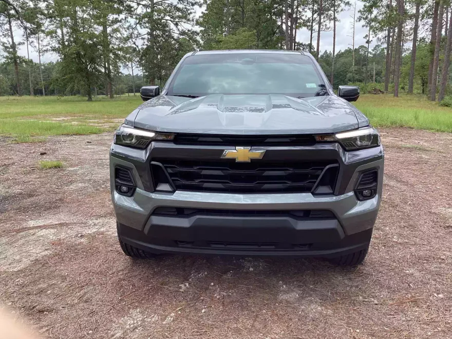 2025 Chevrolet Colorado Work Truck LT photo 1