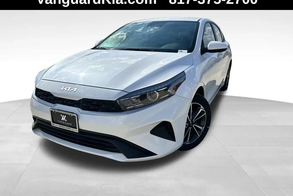 2024 Kia Forte LXS photo 1