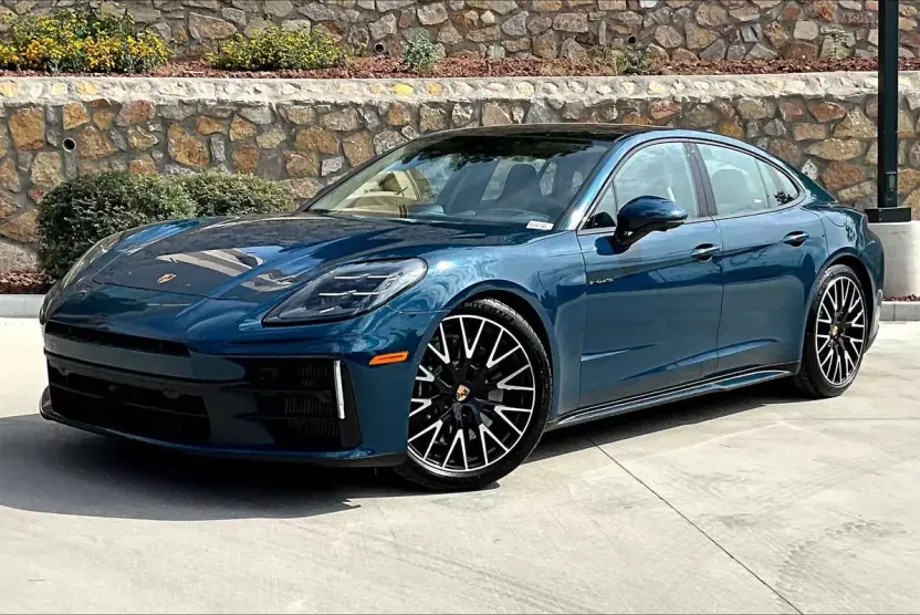 2025 Porsche Panamera 4 E-Hybrid photo 1