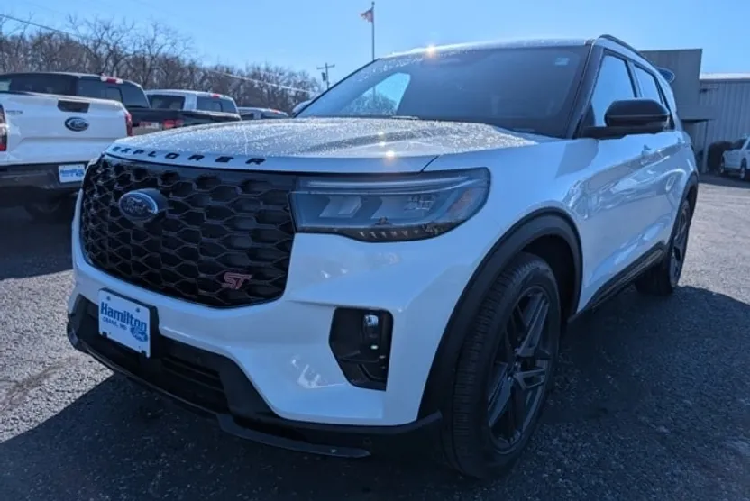 2025 Ford Explorer ST photo 1