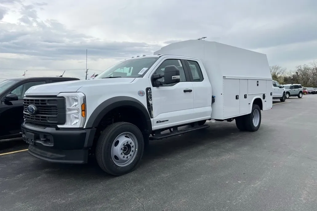 2025 Ford F-550 photo 1