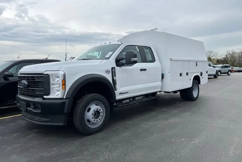 2025 Ford F-550 photo 1