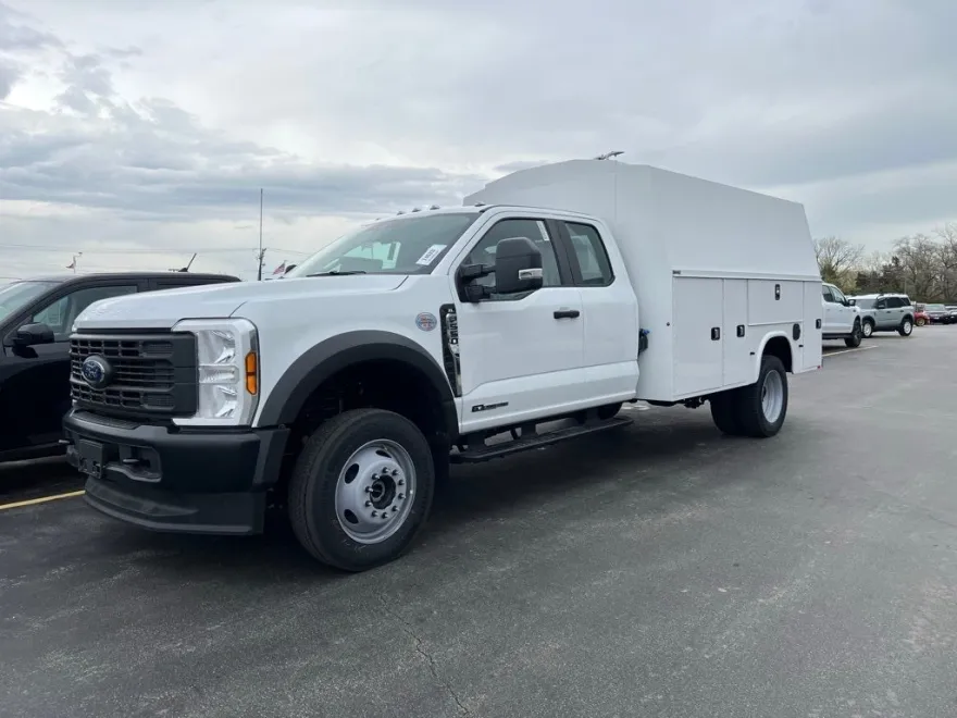 2025 Ford F-550 photo 1