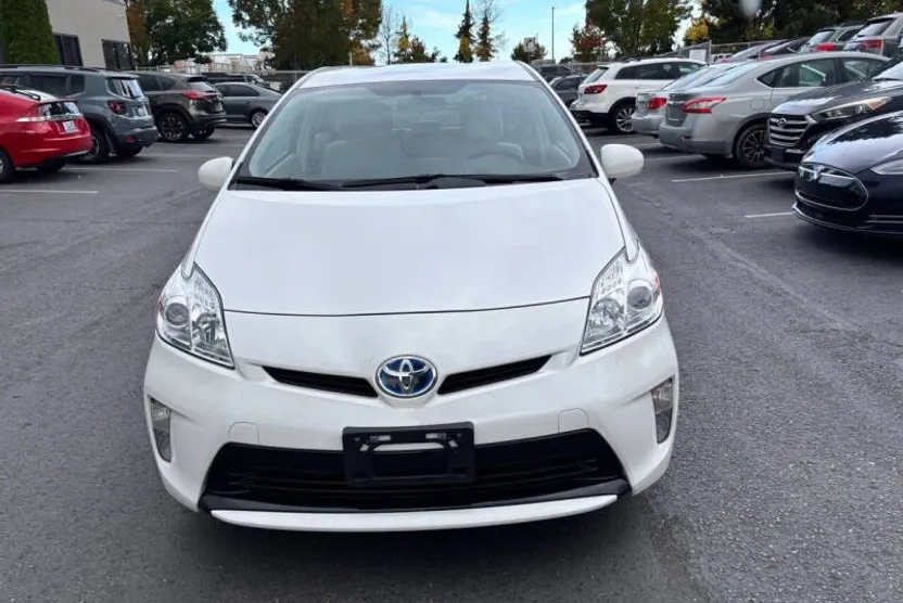 2014 Toyota Prius photo 1
