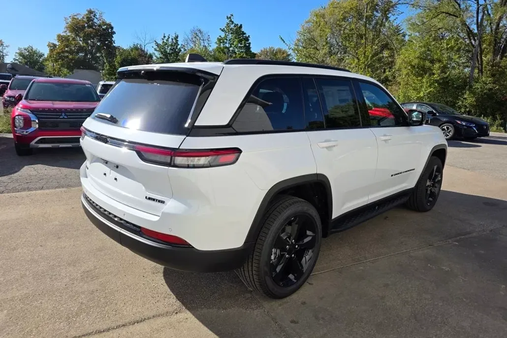 2025 Jeep Grand Cherokee Limited photo 1