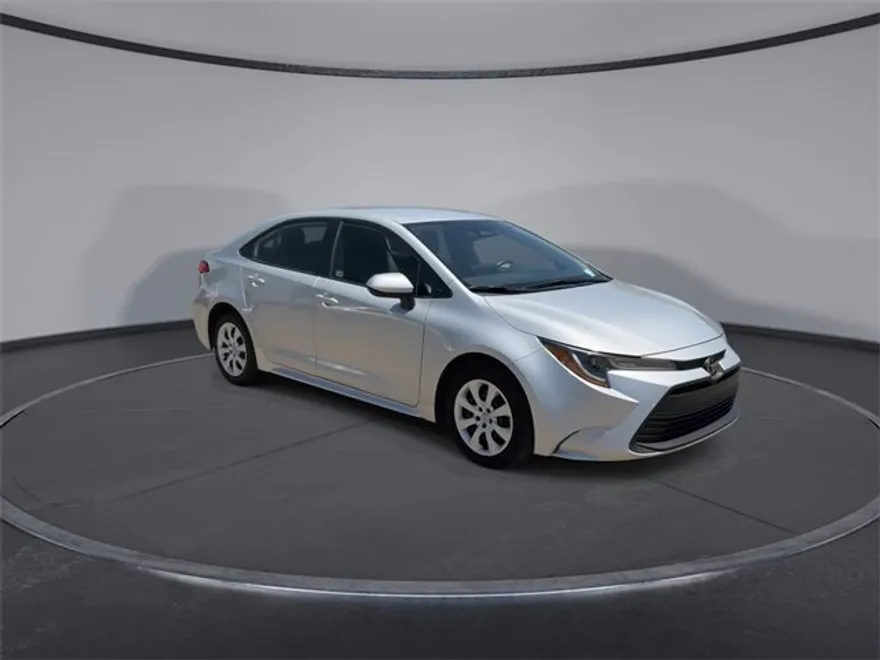 2024 Toyota Corolla LE photo 1