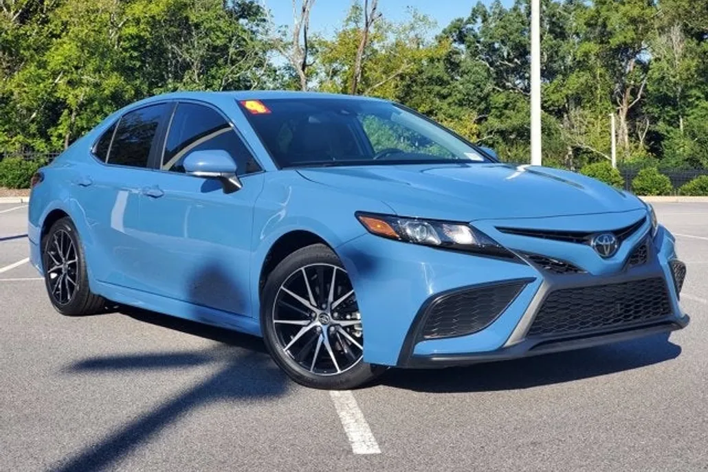2024 Toyota Camry SE photo 1