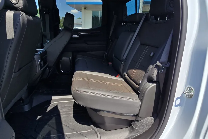 2026 Chevrolet Silverado 1500 High Country photo 1