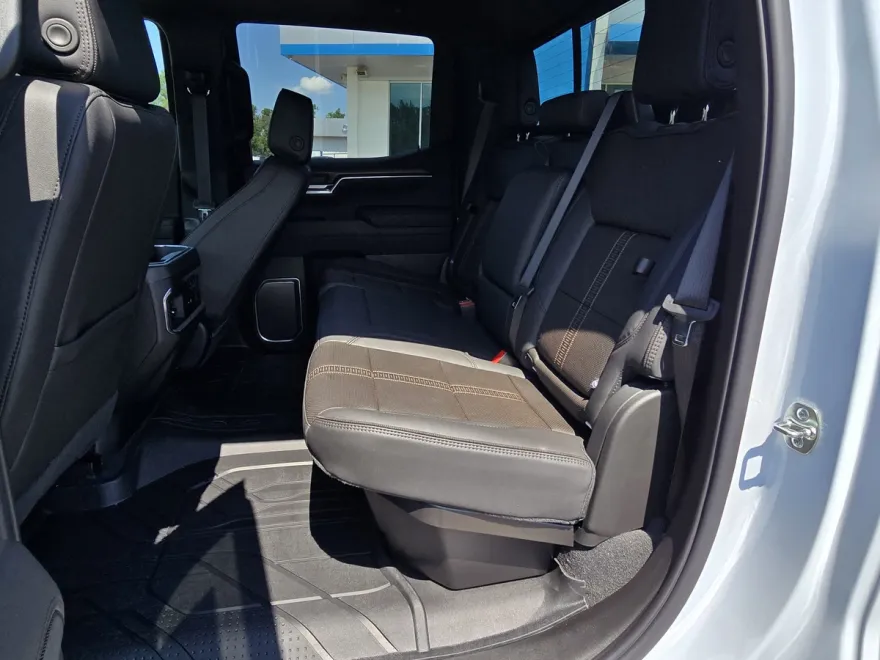 2026 Chevrolet Silverado 1500 High Country photo 1