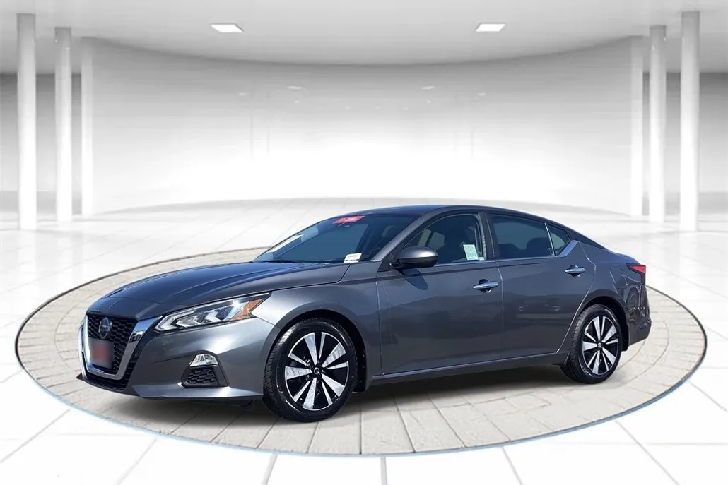 2022 Nissan Altima 2.5 SV photo 1