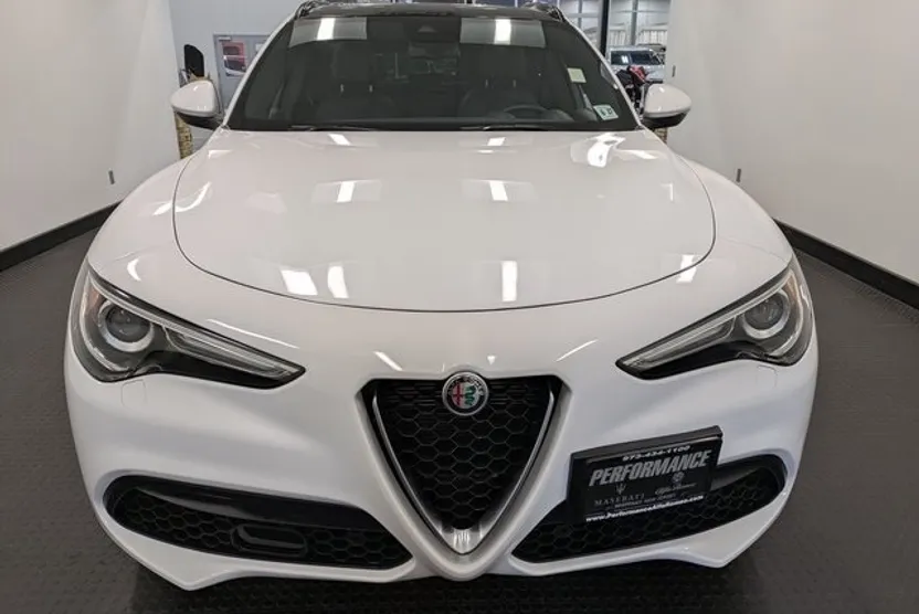 2022 Alfa Romeo Stelvio Ti photo 1