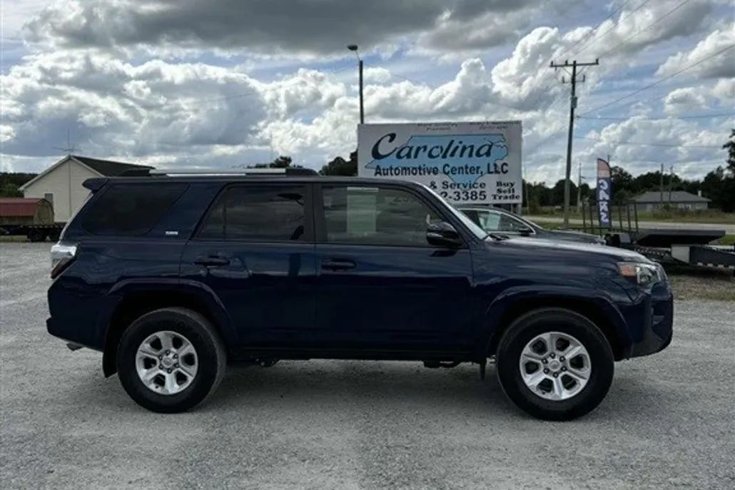 2020 Toyota 4Runner SR5 2WD photo 1