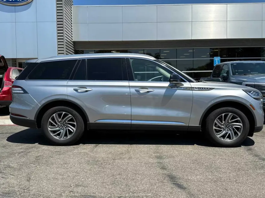 2021 Lincoln Aviator Standard photo 1