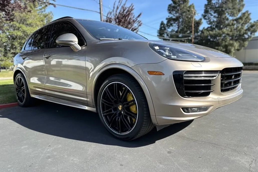 2016 Porsche Cayenne Turbo S photo 1