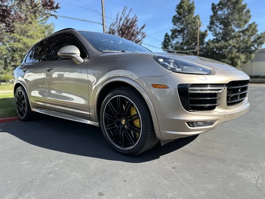 2016 Porsche Cayenne Turbo S photo 1