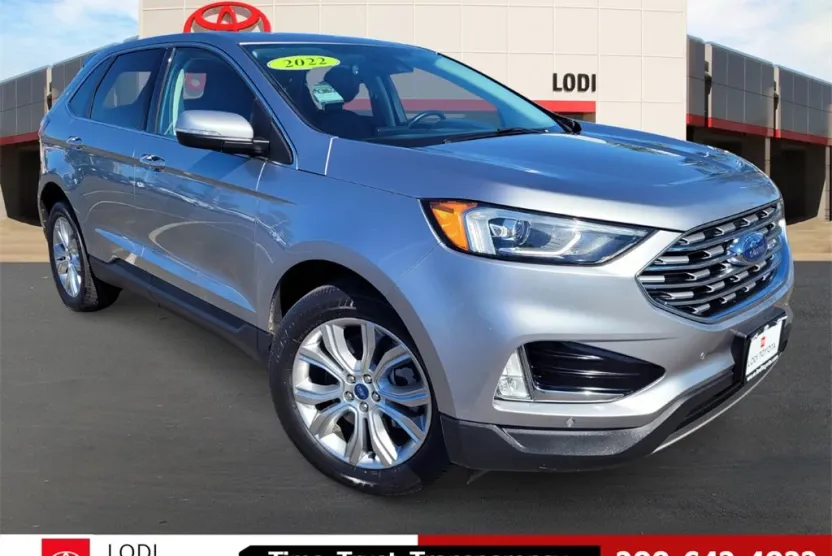 2022 Ford Edge Titanium photo 1