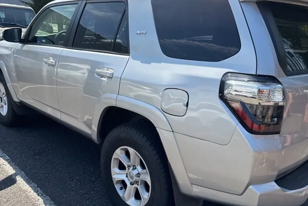 2014 Toyota 4Runner SR5 photo 1