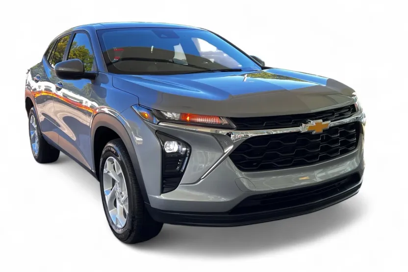 2024 Chevrolet Trax LS photo 1