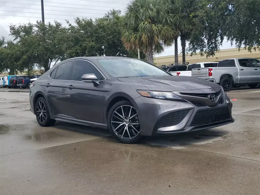 2023 Toyota Camry SE photo 1
