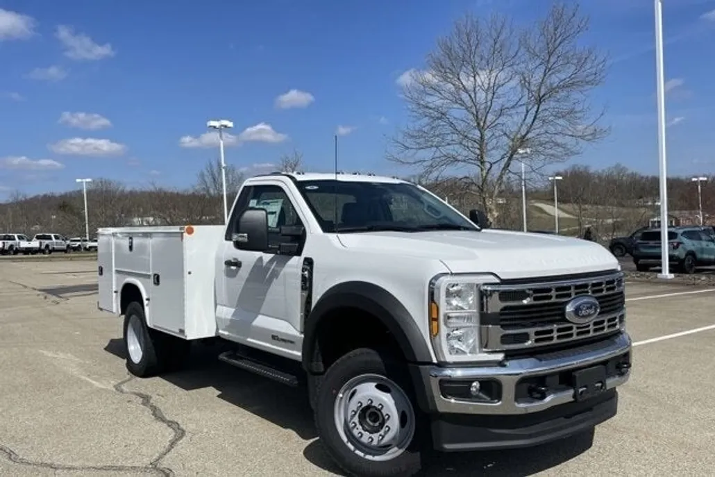2024 Ford F-550 photo 1