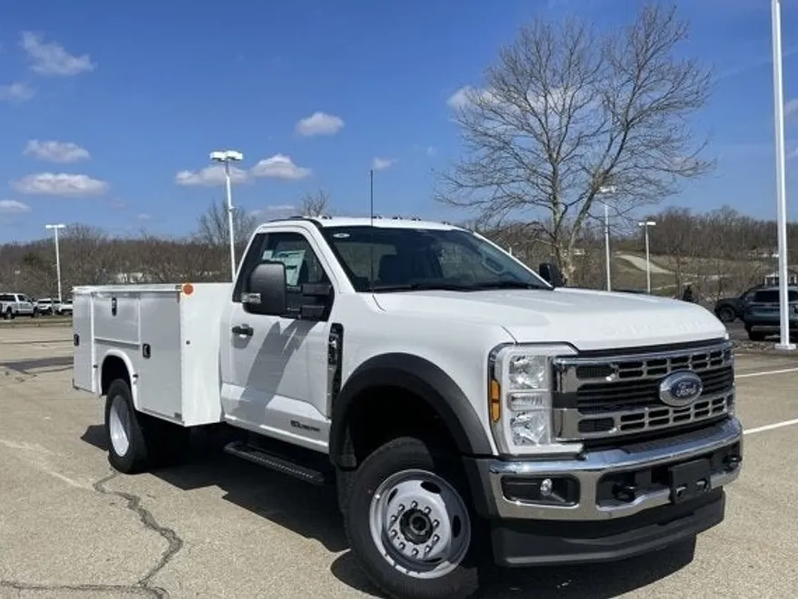 2024 Ford F-550 photo 1