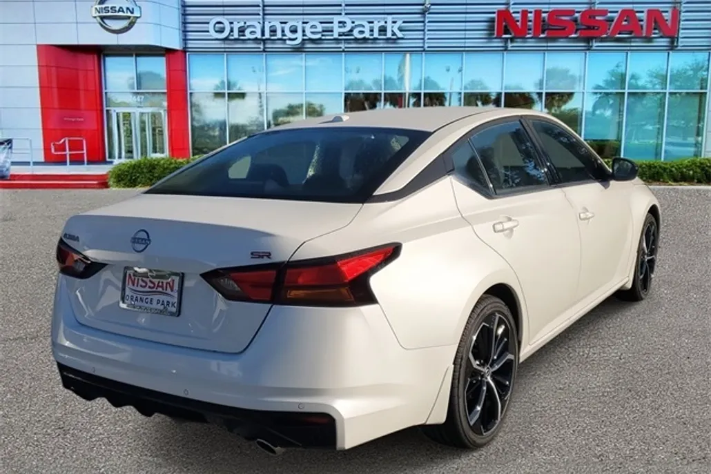 2025 Nissan Altima 2.5 SR photo 1