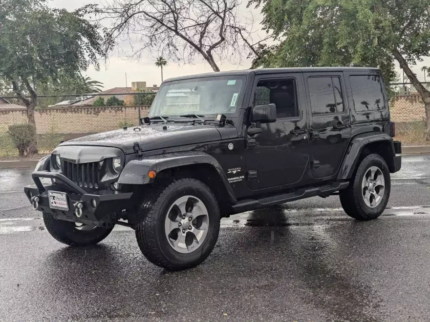 2016 Jeep Wrangler Unlimited Sahara photo 1