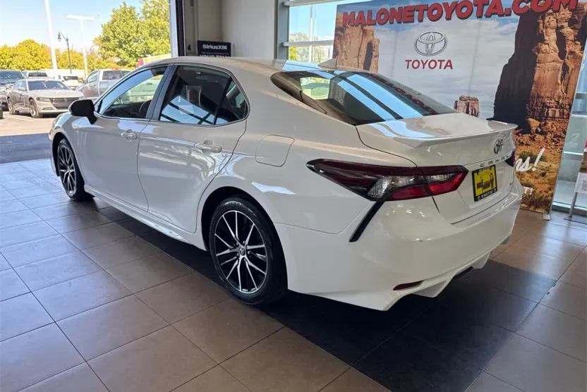 2023 Toyota Camry SE photo 1