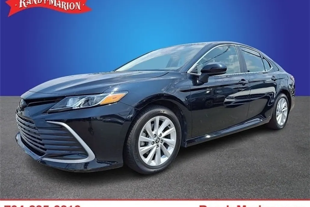 2023 Toyota Camry LE photo 1