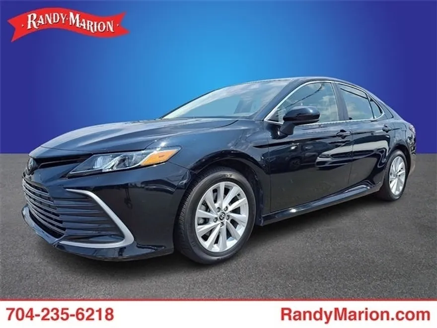 2023 Toyota Camry LE photo 1