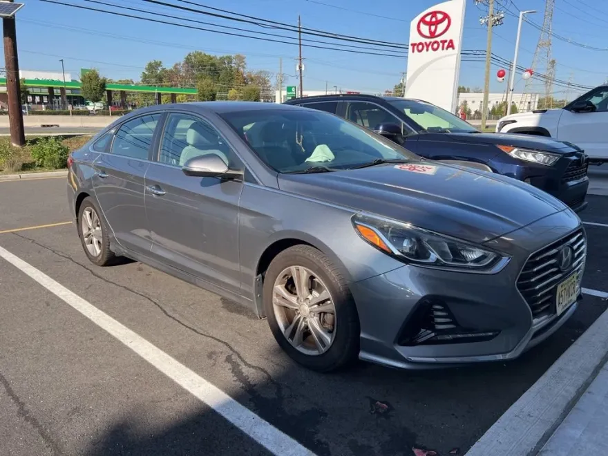 2018 Hyundai Sonata SEL photo 1