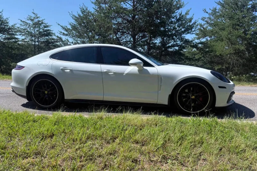 2017 Porsche Panamera Base photo 1
